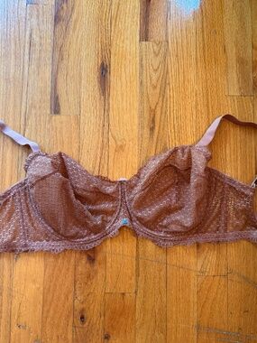 Beija London 32H Lace bra in a tan/nude color